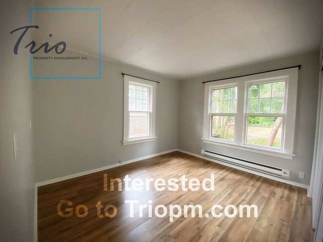 Building Photo - 1673 Riverview St