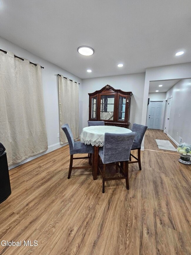 Building Photo - 91 Division St