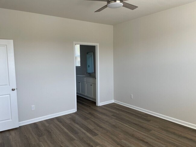 Building Photo - 3 Bedroom 2 Bathroom House in Supply NC