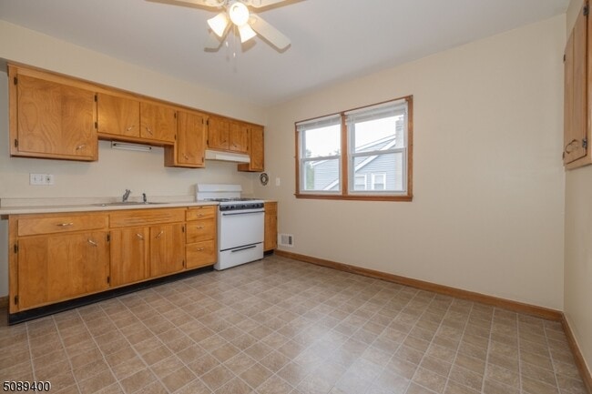 Building Photo - 216 Ringwood Ave