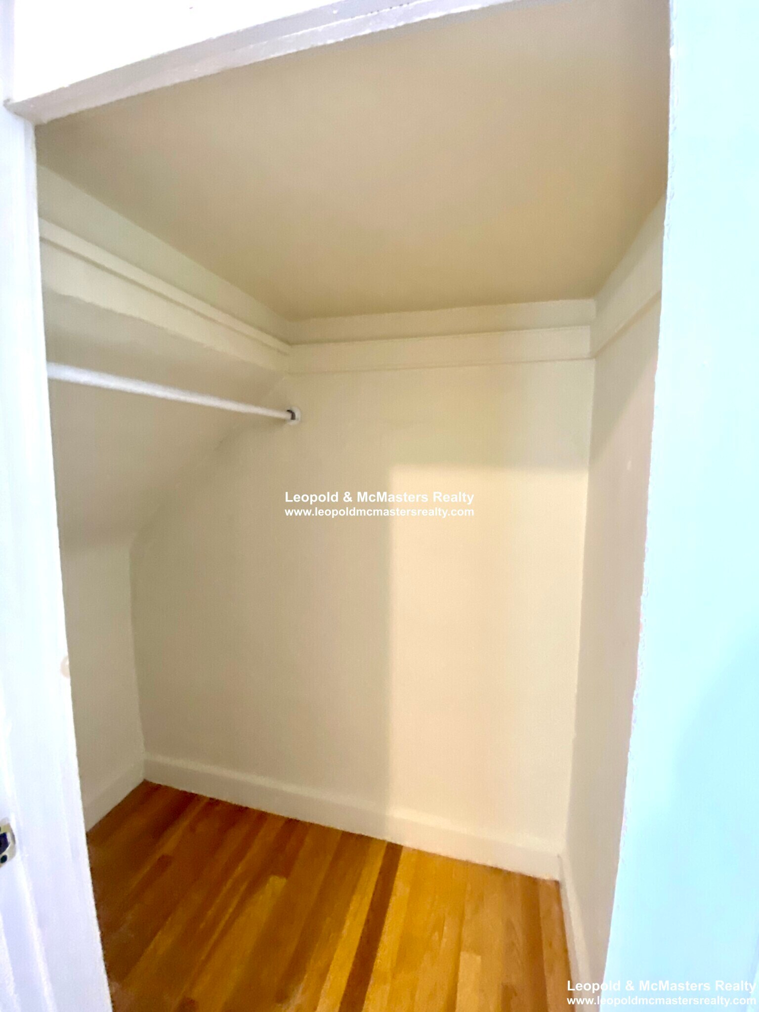 Building Photo - 19 Roseclair St