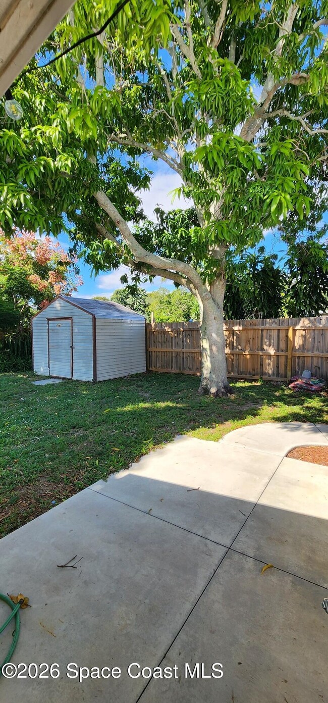 Building Photo - 1301 Lynne Dr