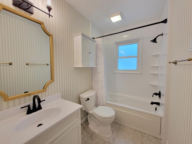 Building Photo - 730 11th Ave SE