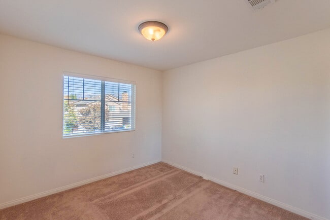 Building Photo - SIngle Family House for Rent in a quiet co...