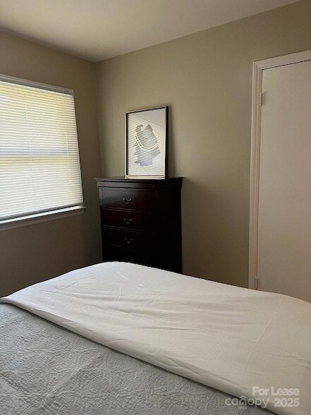 Building Photo - 1415 Vancouver Dr