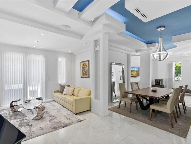 Building Photo - 3917 S Le Jeune Rd