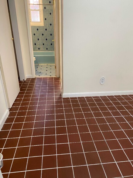 Building Photo - 47 Marginal St E