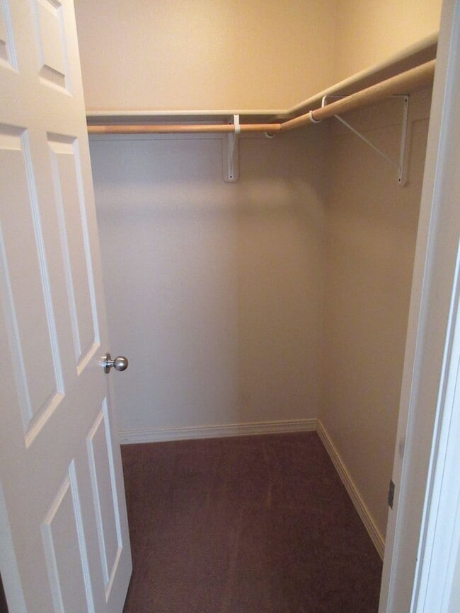 Building Photo - 3 bedroom -2 Bathroom -Twinhome in Lamplight