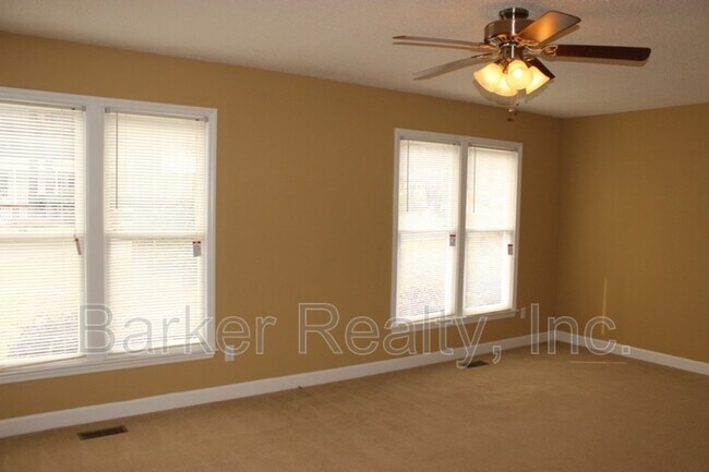 Building Photo - 905 Oakwater Dr