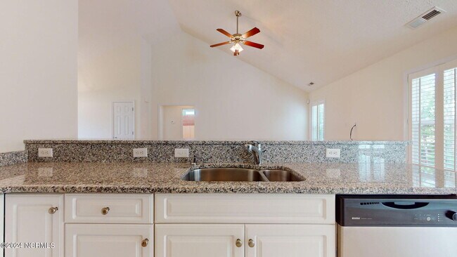 Building Photo - 536 Catamaran Dr