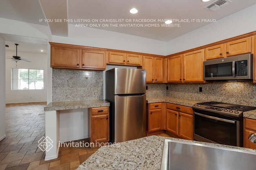 Building Photo - 39137 N Parker Ln