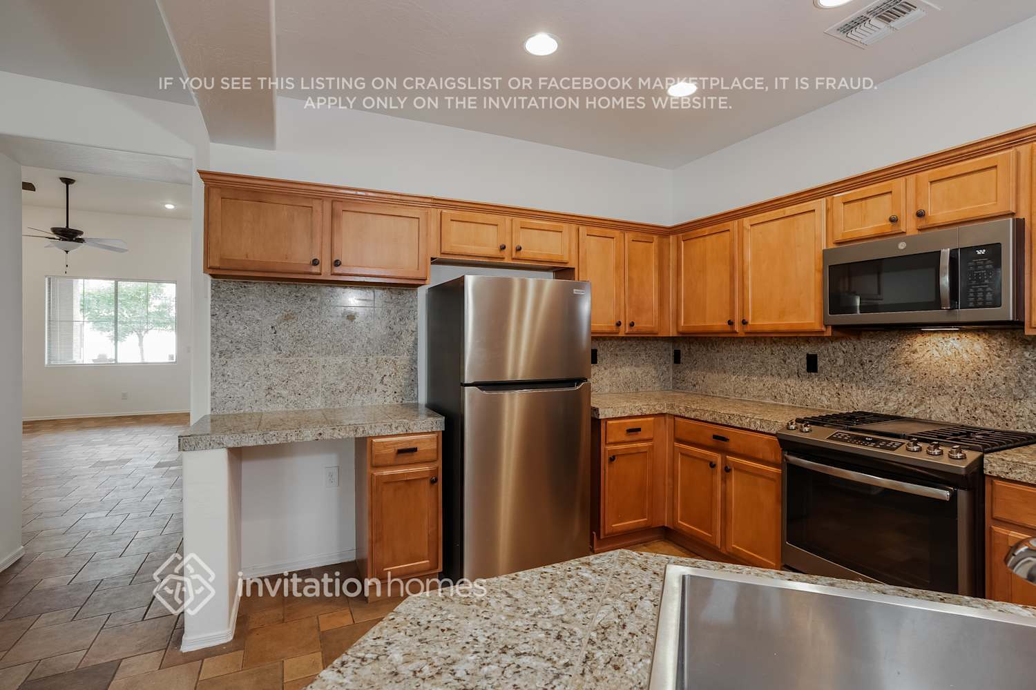 Building Photo - 39137 N Parker Ln