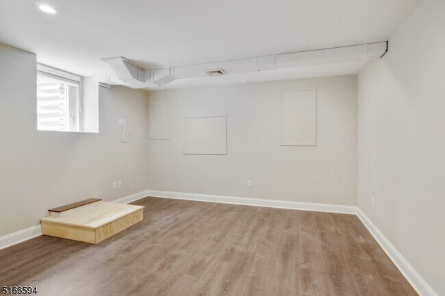 Building Photo - 23 Ruthven Pl