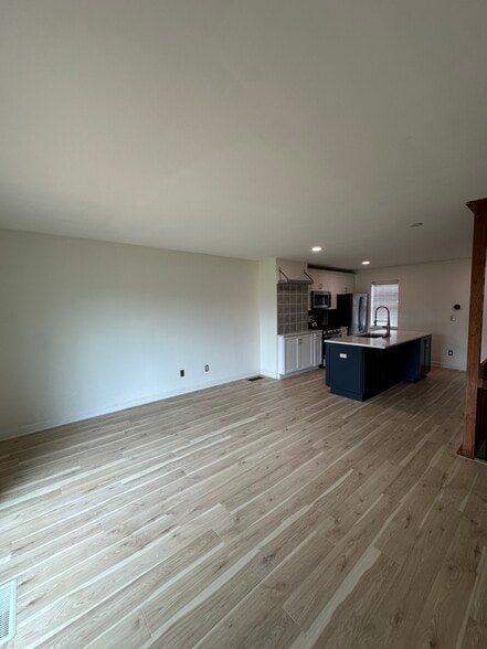 Building Photo - 1756 Bennigan Dr