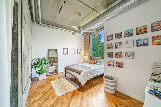 Building Photo - 640 Glen Iris Dr NE
