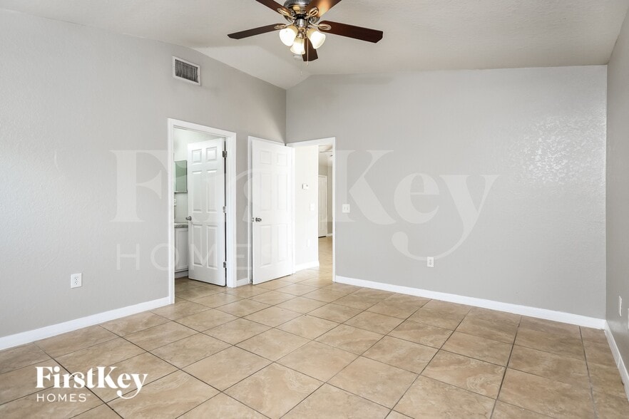 Building Photo - 620 Robin Ln