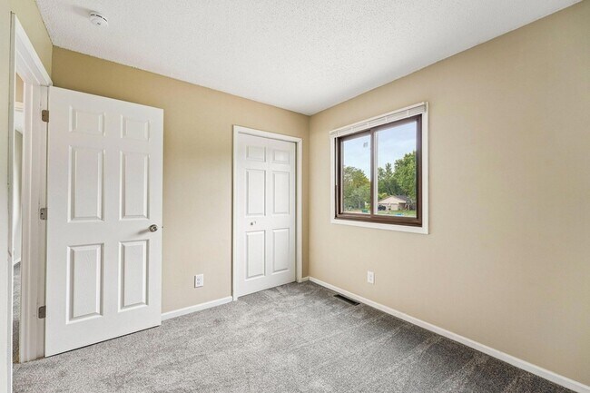 Building Photo - 6130 72nd Ln N