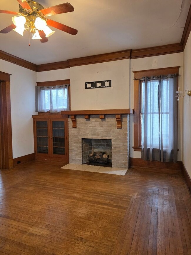 Building Photo - Large Home in Bowling Green