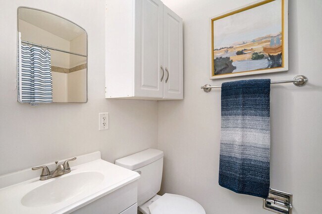 Building Photo - 3 Bed ranch minutes from CSU and pet and s...