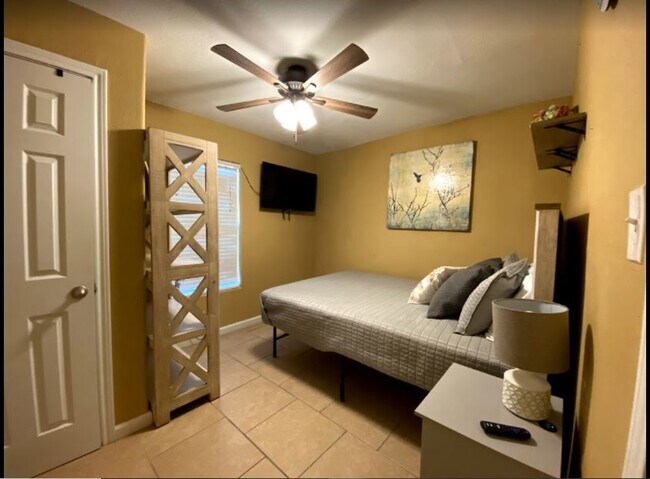 Building Photo - 1131 S 8th St