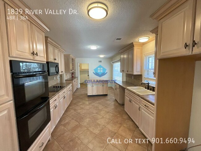 Building Photo - 1839 River Valley Dr