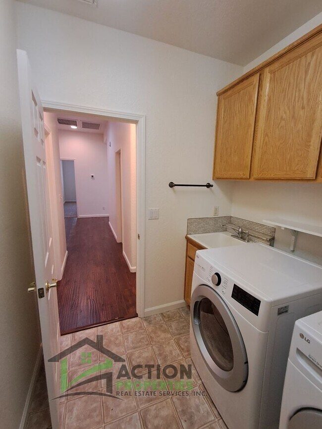 Building Photo - 7197 Marblethorpe Dr