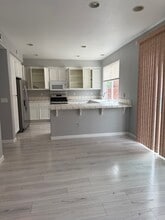 Building Photo - 553 Hibiscus Dr