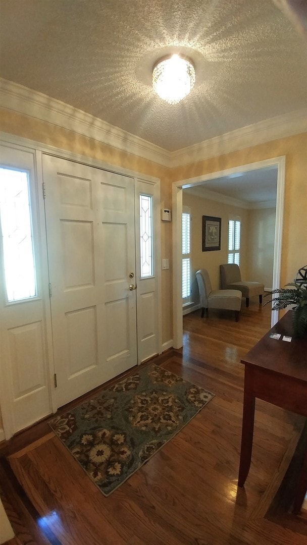 Building Photo - Large Executive Beauclerc Pool Home