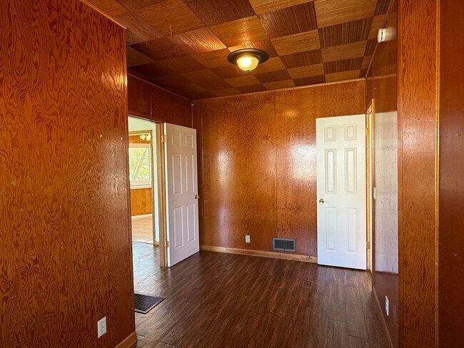 Building Photo - 5 Bedroom Home Available In Spokane Valley!