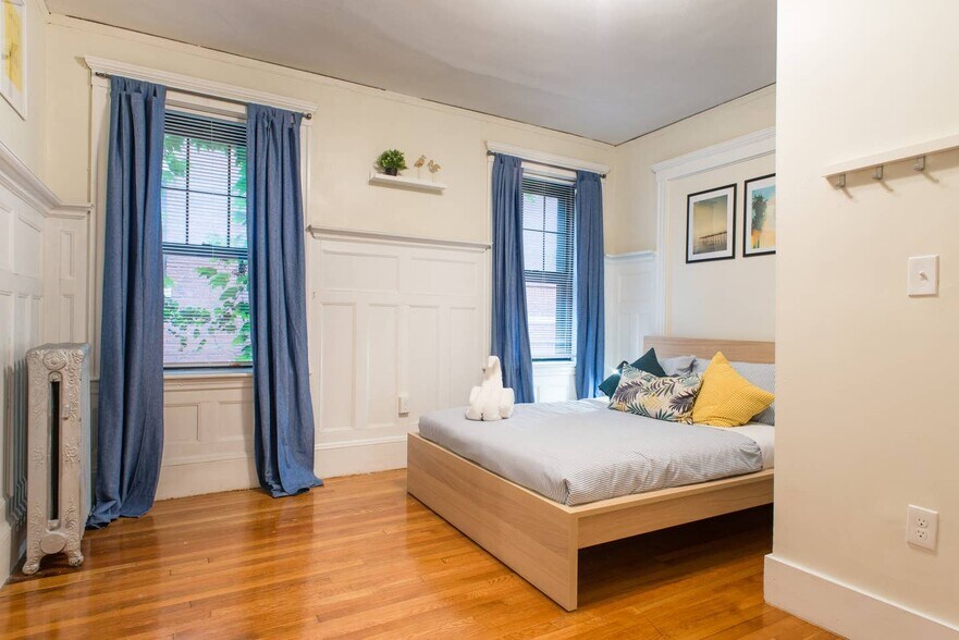 Building Photo - 1253 Beacon St