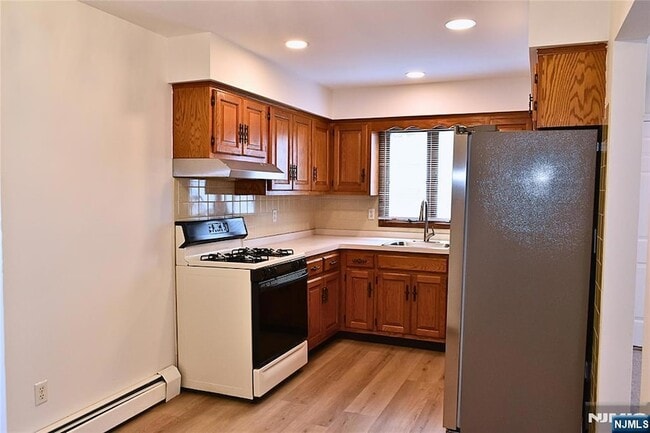 Building Photo - 28 Elmhurst St