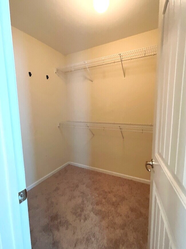 Building Photo - Great Amenities