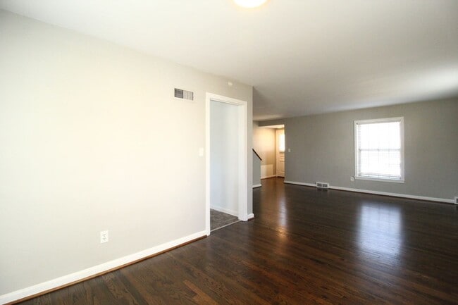Building Photo - April FREE On This 2 Bedroom 2 Bath Duplex In The Waldo Area