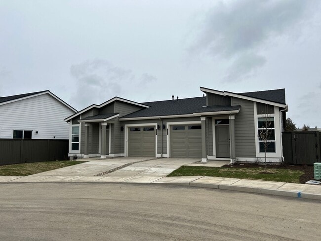 Building Photo - Luxury 2BR Duplex Near Old Mill District & Trails – PENDING APPLICATION