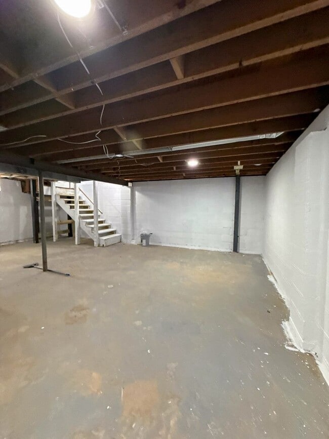 Building Photo - Newly Renovated 3BR Home on a Quiet Cul-de-Sac | Spacious Yard & Basement