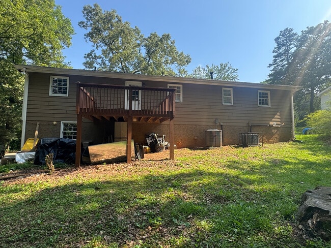 Building Photo - Room in House on Willowbrook Dr