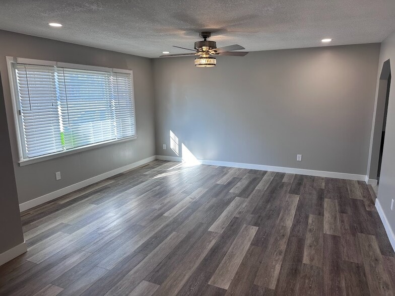 Living Room - 1304 Overlook Dr