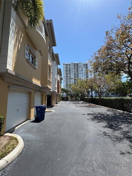 Building Photo - 2710 NE 184th Terrace