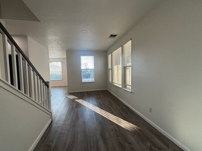 Building Photo - Beautiful 2-Story Home For Rent in Vacaville