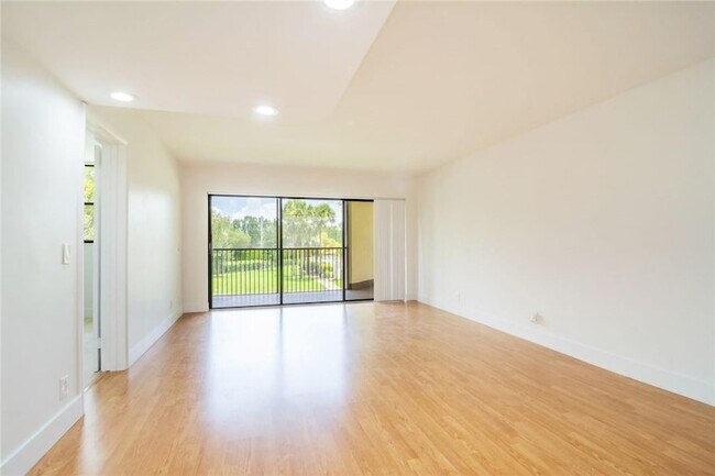 Building Photo - 491 Racquet Club Rd