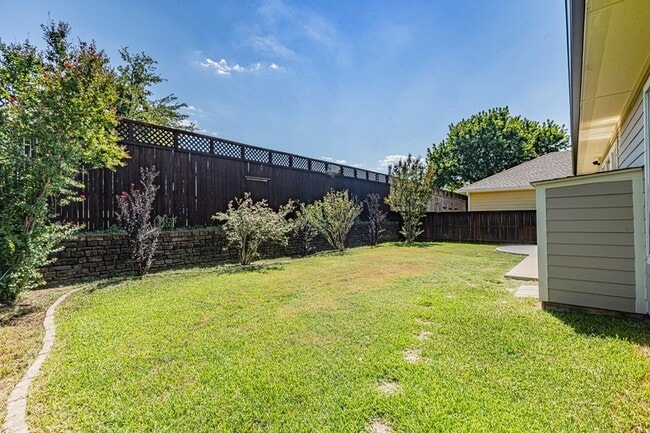 Building Photo - 811 Bradford St