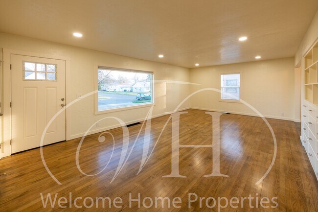 Building Photo - Newly Remodeled Single Family Home