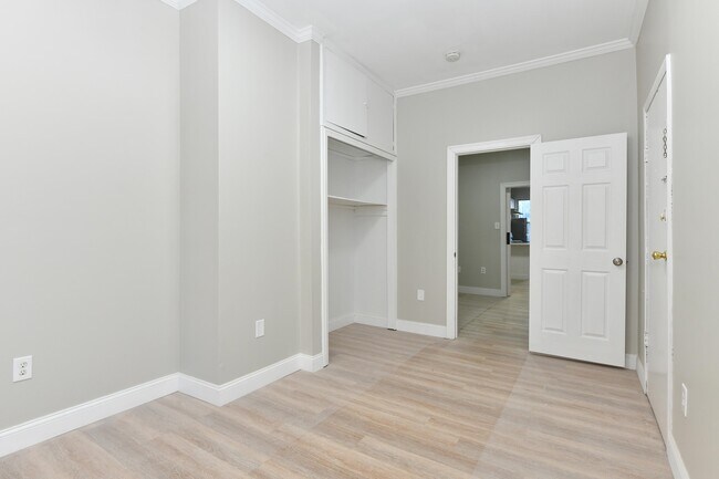 Building Photo - 531 28th St