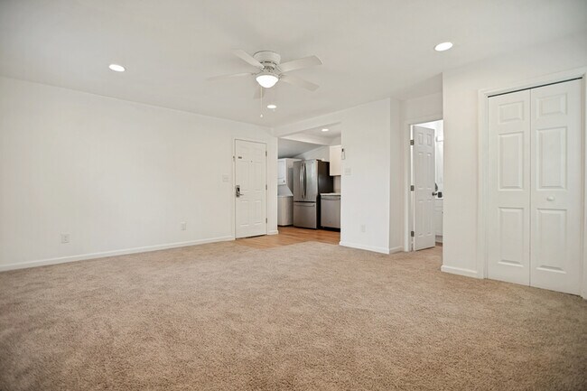 Building Photo - 905 W Abram St