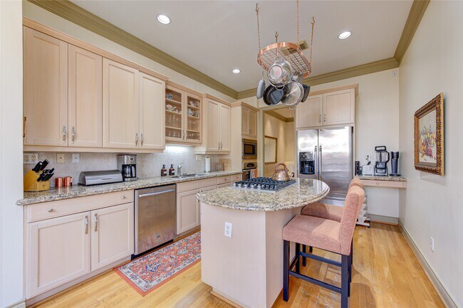 Building Photo - 6811 Staffordshire Blvd