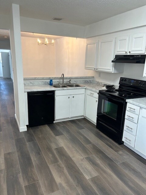 LARGE COUNTRY KITCHEN - 7220 South Gaylord Street