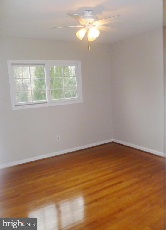 Building Photo - 7115 Warbler Ln