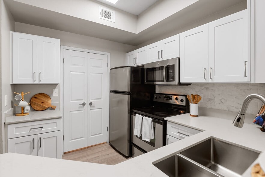 Building Photo - Townhomes of Bent Tree