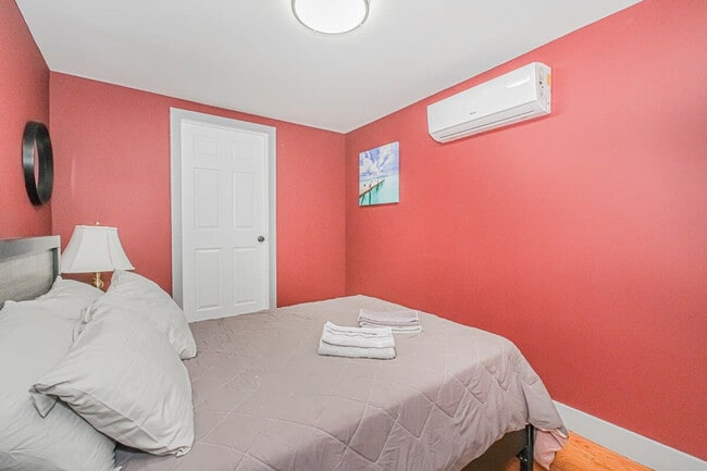 Building Photo - 479 Putnam Ave