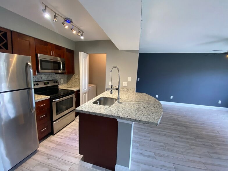 Building Photo - 1239 SW 46th Ave